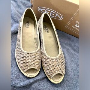 Keen Beige Woven Peep-Toe Espadrilles. BNNW.